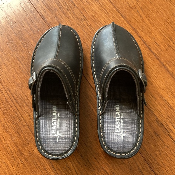 Like new Eastland clogs sz 6 - Picture 4 of 6